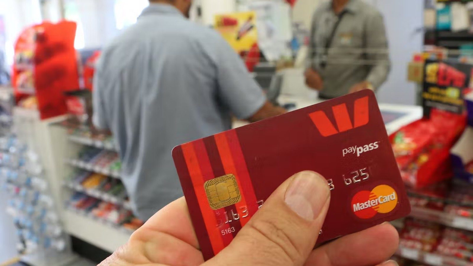 நாளை முதல் வரும் அதிரடி மாற்றம்..கிரெடிட், டெபிட் கார்டுகளை வைத்திருப்பவர்கள் கட்டாயம் தெரிந்து கொள்ளவும்!