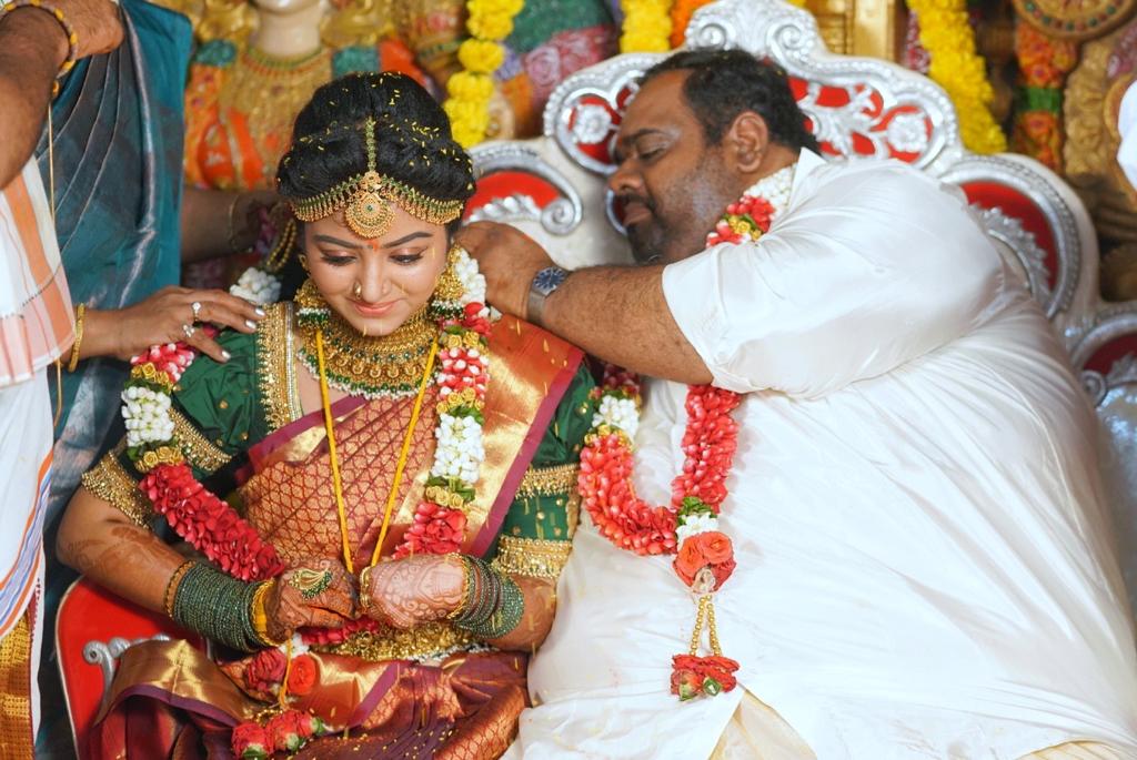 Serial actress Mahalakshmi ties the knot with Producer Ravind, ar Chandrasekaran, serial actress mahalakshmi, vj mahalakshmi, vj mahalakshmi second marriage, serial actress mahalakshmi second marriage, serial actress mahalakshmi serial list, serial actress mahalakshmi first husband, serial actress mahalakshmi first marriage, ravindar chandrasekaran wiki, ravindar chandrasekaran wife, ravindar chandrasekaran net worth, ravindar chandrasekaran age, ravindar chandrasekaran wife shanthi, ravindar chandrasekaran twitter, libra productions, joe michael twitter, சீரியல் நடிகை மகாலட்சுமி, சீரியல் நடிகை மகாலட்சுமி இரண்டாவது திருமணம், சீரியல் நடிகை மகாலட்சுமி ரவீந்திரன் சந்திரசேகர் திருமணம்