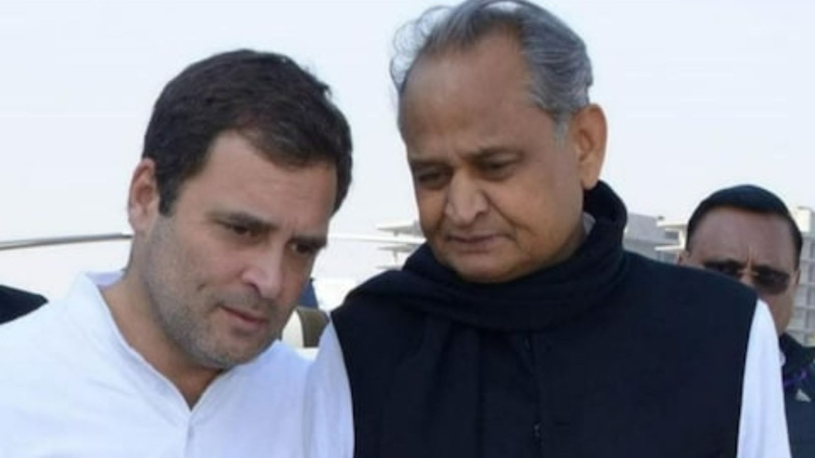 காங்கிரஸ் தலைவர் பதவிக்கு அசோக் கெலாட் போட்டி