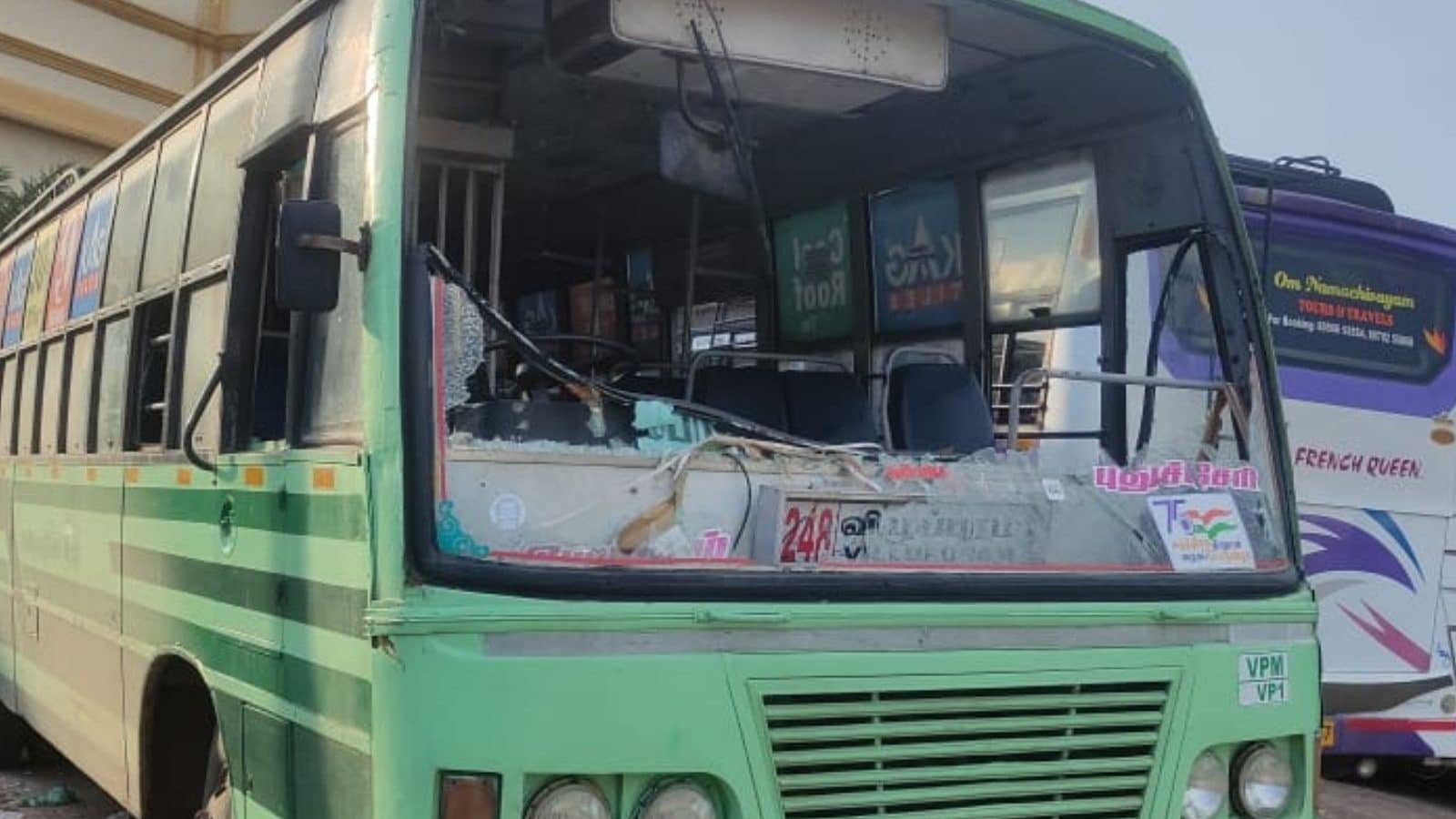 பந்த், கல்வீச்சு எதிரொலி : தமிழகம் - புதுச்சேரி பேருந்துகள் நிறுத்தம்?