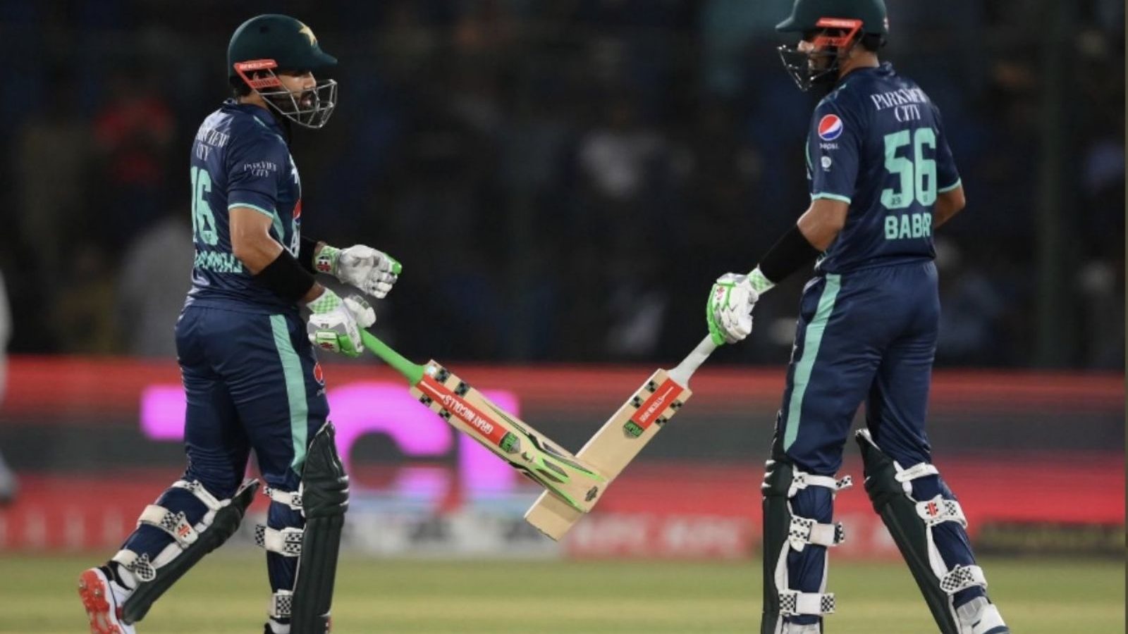 இங்கிலாந்து அணியை துவம்சம் செய்த பாகிஸ்தான் ஓப்பனிங் பேட்ஸ்மென்கள்; 10 விக்கெட் வித்தியாசத்தில் அபார வெற்றி!