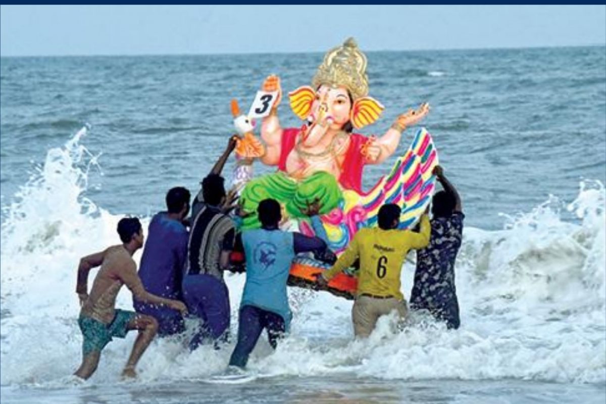 சென்னை, ஆவடி, தாம்பரம் பகுதிகளில் வைக்கப்பட்டுள்ள விநாயகர் சிலைகளை கரைக்க காவல்துறையினர் பல்வேறு கட்டுப்பாடுகளை விதித்துள்ளனர்.