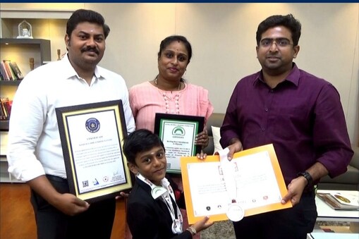 தமிழ்மேல் கொண்ட பற்றின் காரணமாக 1330 திருக்குறளையும் மிக  குறைந்த நேரத்தில் கூறி சாதனை படைக்க வேண்டும் என்பதே சாதனை சிறுவனின் லட்சியமாக உள்ளது.