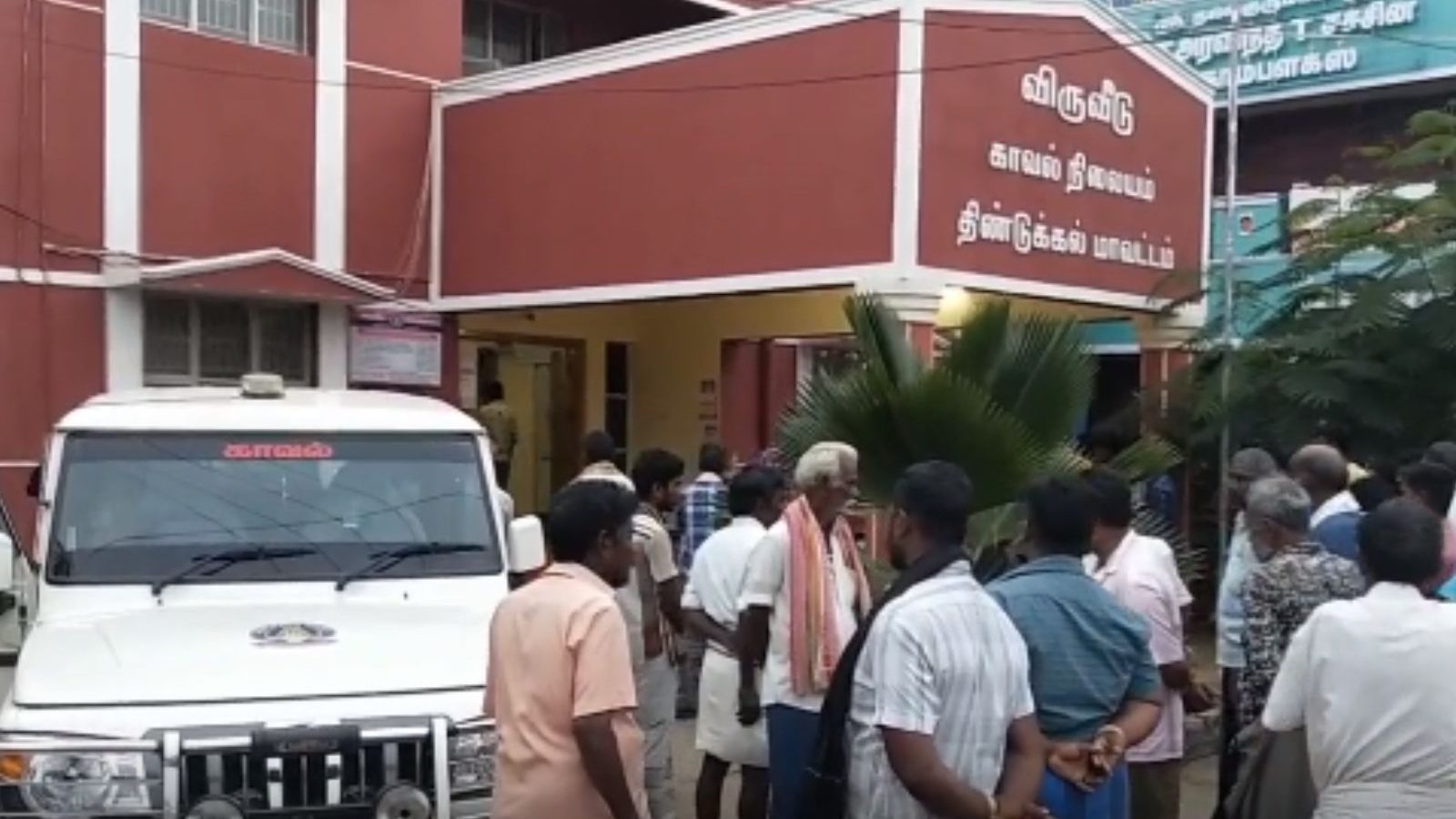 வத்தலக்குண்டு அருகே சந்தேகத்தால் மனைவி வெட்டி கொலை... போலீசில் சரணடைந்த கணவன்...