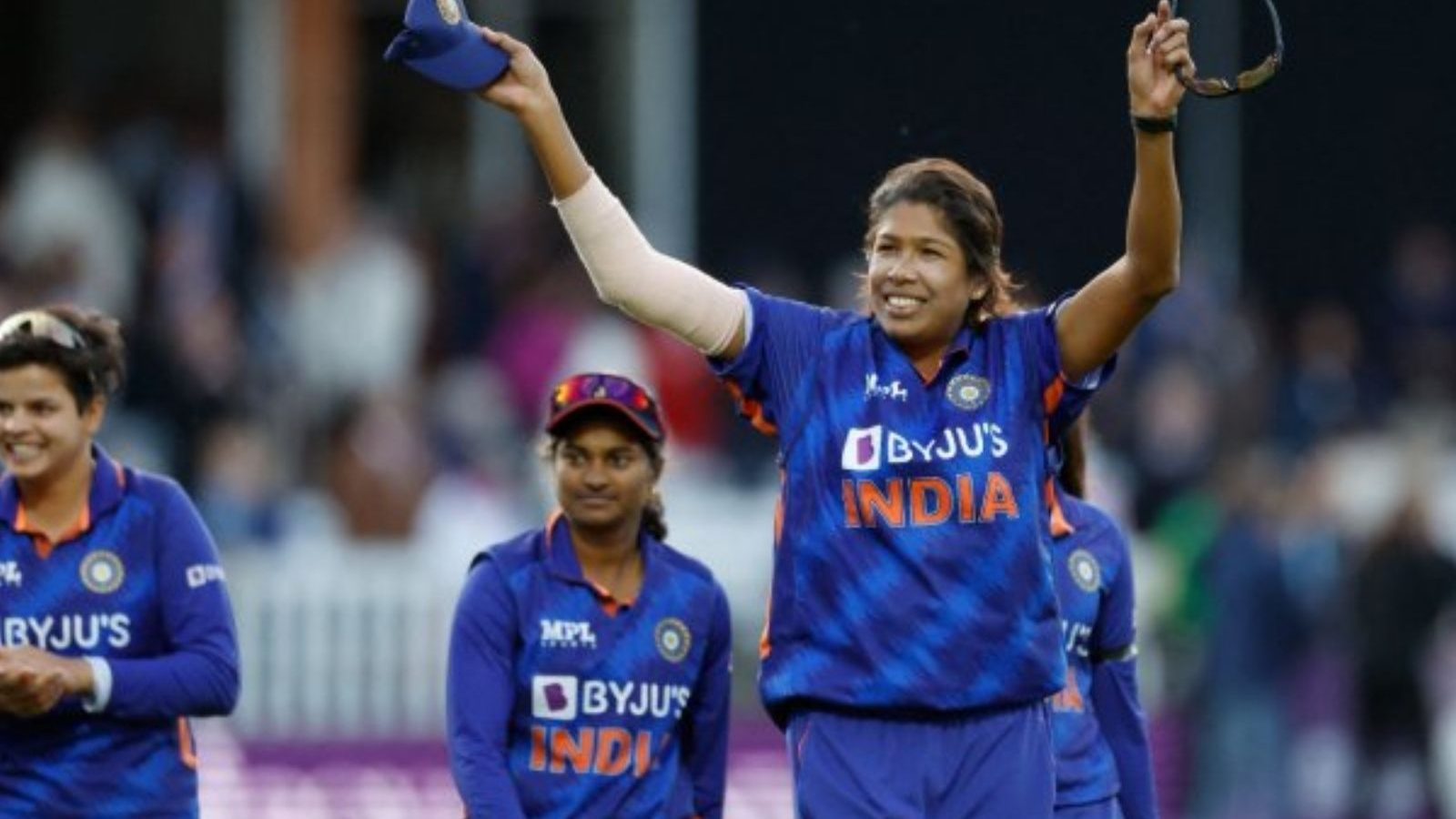 10,000 பந்துகள் வீசிய வரலாற்று சாதனையுடன் விடைபெற்றார் ஜுலன் கோஸ்வாமி..!