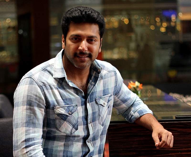  திரைப்படப் படத்தொகுப்பாளரும் தயாரிப்பாளருமான மோகனின் இளைய மகனாக 1980-ம் ஆண்டில் பிறந்தார் ரவி. முறைப்படி பரதம் கற்று 12 வயதில் அரங்கேற்றம் நிகழ்த்தியவர்.