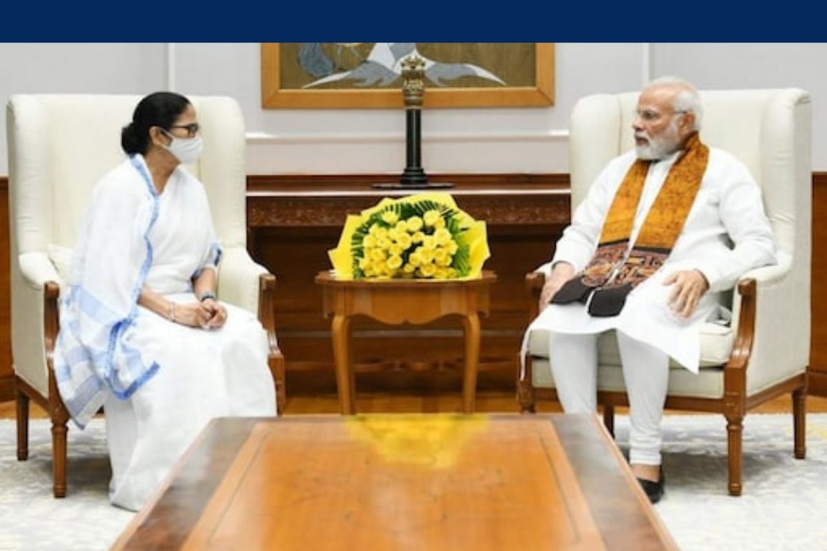 ரெய்டுகளுக்கு பிரதமர் மோடி காரணமில்லை.. மம்தா திடீர் பல்டி