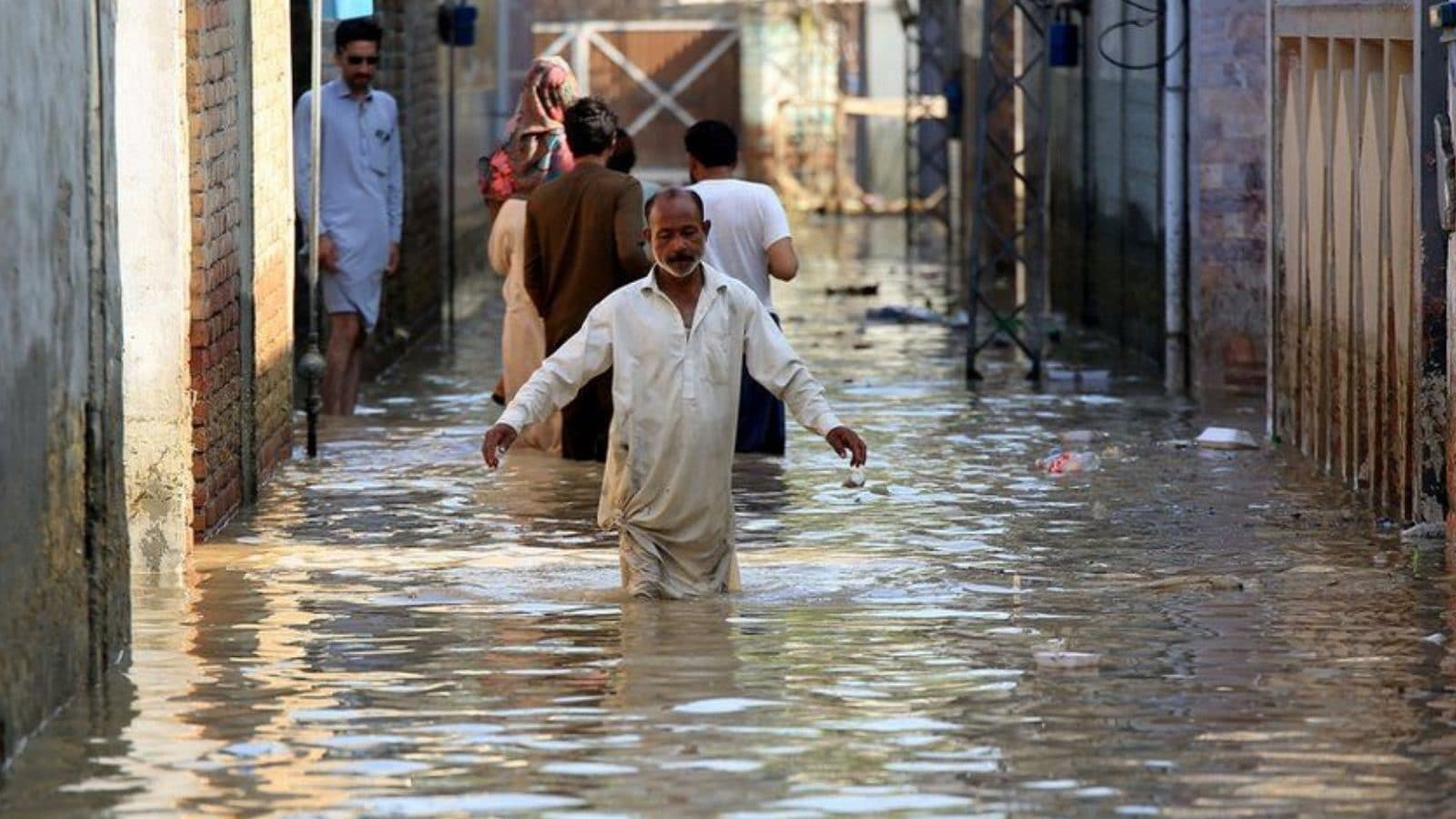 Monsoon rains and floods in Pakistan cause great damage. More than 1200