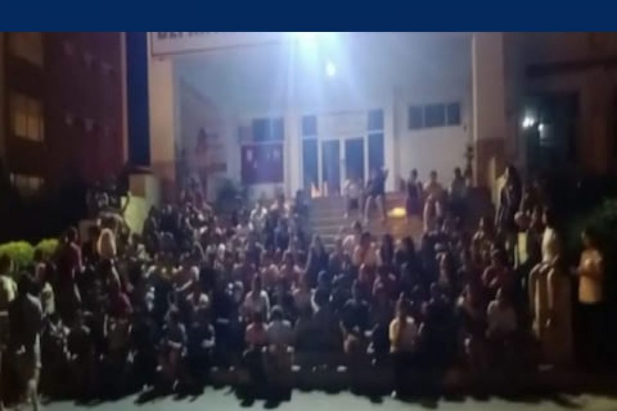 மாணவிகளின் குளியல் காட்சிகளை படமாக்கி, ஆண் நண்பருக்கு பகிர்ந்த சகமாணவி