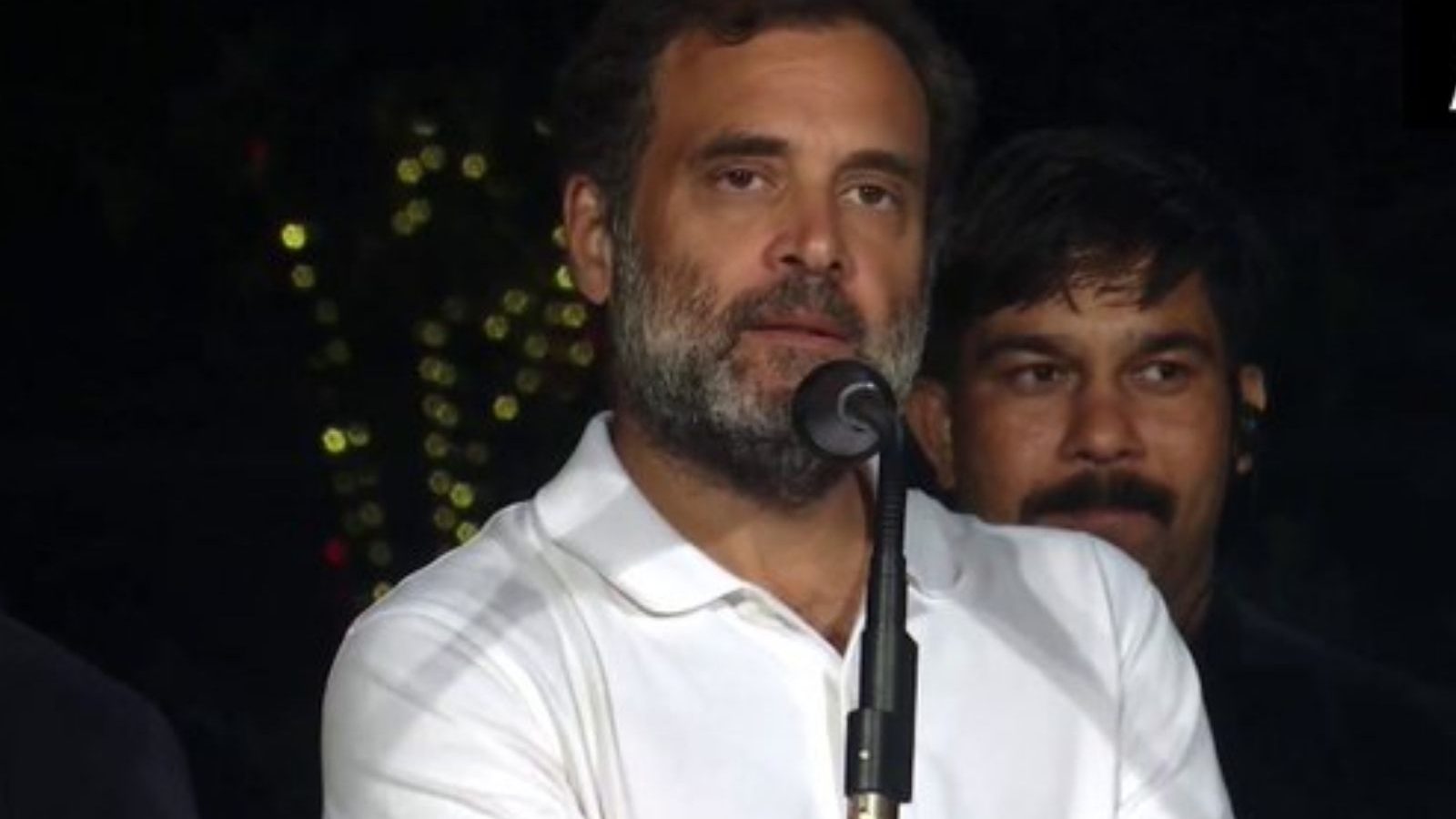 ஆட்சியை கலைக்க பாஜக, ஆர்.எஸ்.எஸ்-க்கு என்ன தகுதி இருக்கிறது - ராகுல் காந்தி காட்டம்