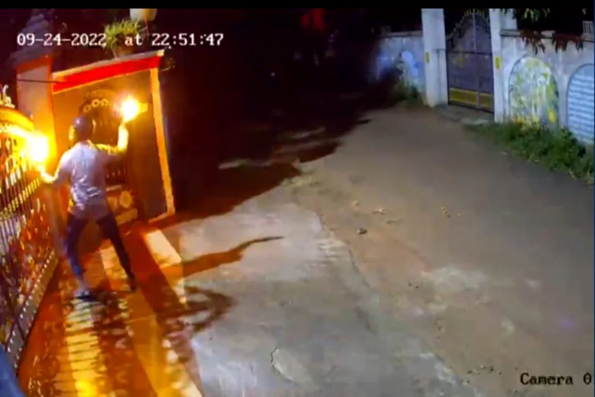 மண்ணெண்ணெய் பாட்டில் வீச்சு சம்பவங்கள்: 11 வழக்குகளில் 14 பேர் கைது