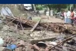 மழை காரணமாக சுற்றுச்சுவர் இடிந்து விபத்து.. சிறார்கள் உள்பட 9 பேர் பலி