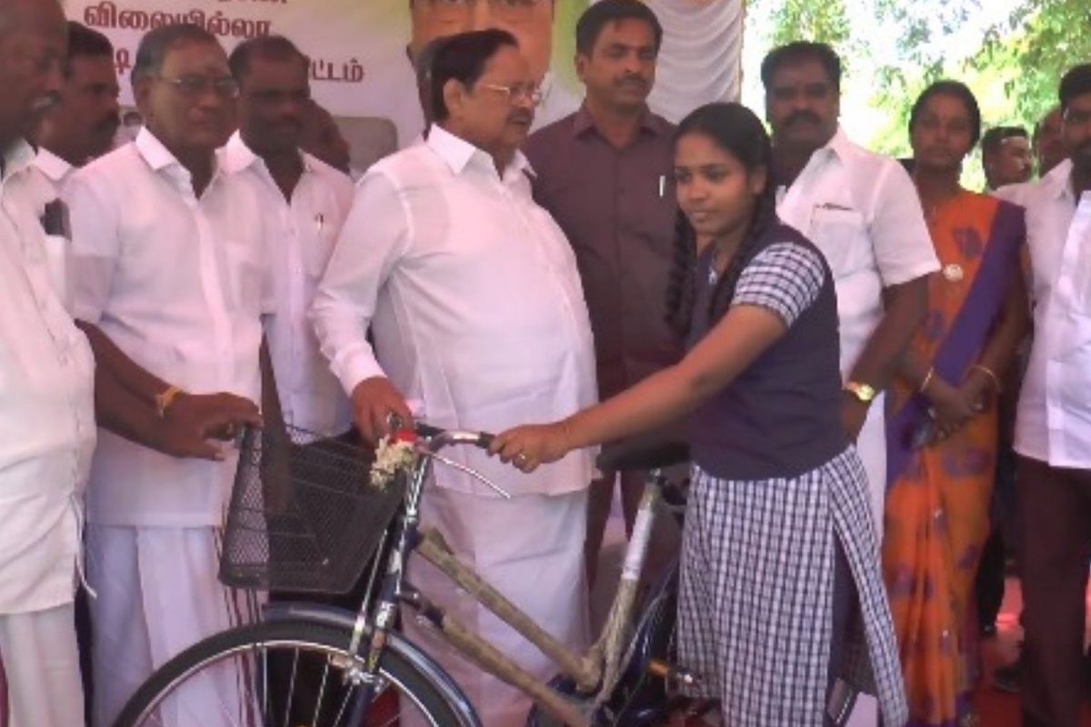 தமிழக அமைச்சர் துரைமுருகன்