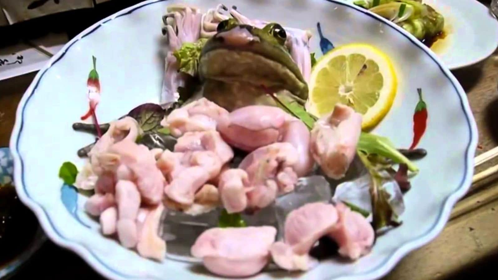 வினோத உணவுகளின் ரசிகரா நீங்கள்.. உங்களுக்காகவே ஜப்பானில் பச்சை தவளை கறி காத்துகொண்டு இருக்கிறது,,!