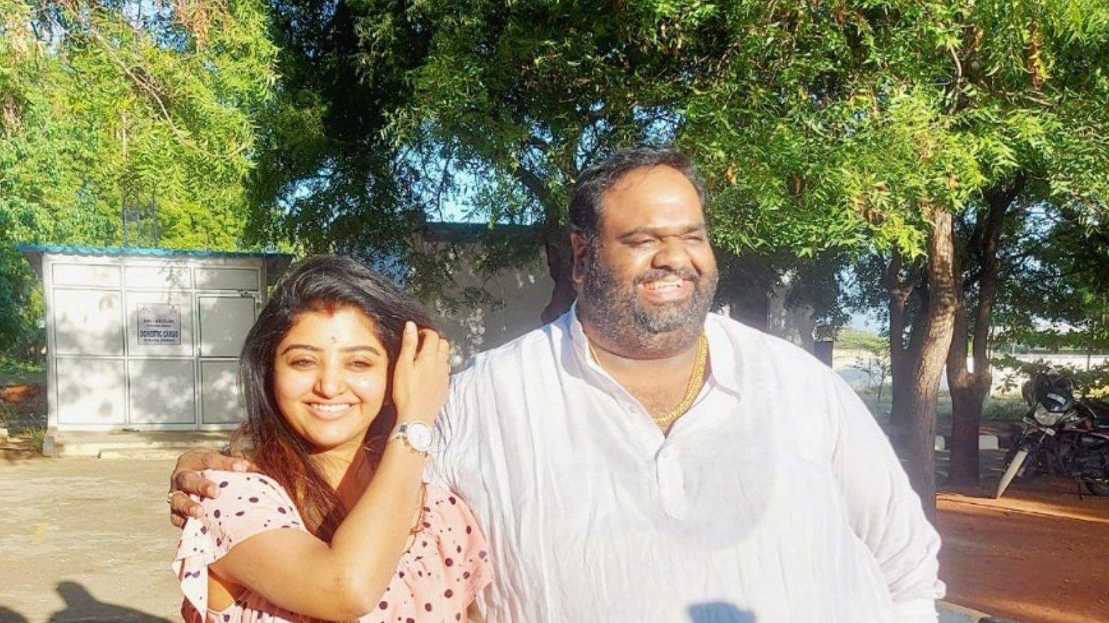 மகாலட்சுமியுடன் கன்னித்தீவு போறேனா? விளக்கம் கொடுத்த ரவீந்தர் !