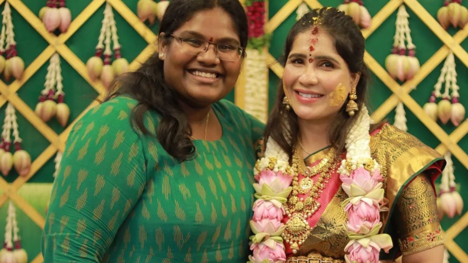 ஆர்.கே.சுரேஷ் மனைவி வளைகாப்புக்கு முதல் ஆளாய் போய் நின்ற ரோபோ ஷங்கர் மகள் இந்திரஜா ஷங்கர்!