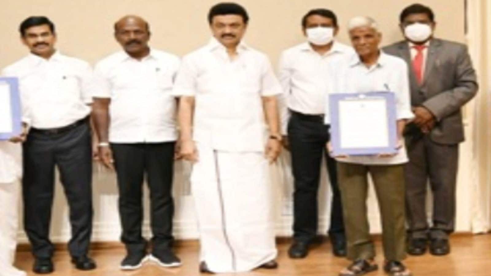 பரம்பரை மருத்துவர்களுக்கு ஓய்வூதியம் ரூ.3000/-ஆக அதிகரித்து ஆணை வெளியிடப்பட்டது பரம்பரை மருத்துவர்களுக்கு ஓய்வூதியம் ரூ.3000/-ஆக அதிகரித்து ஆணை வெளியிடப்பட்டது