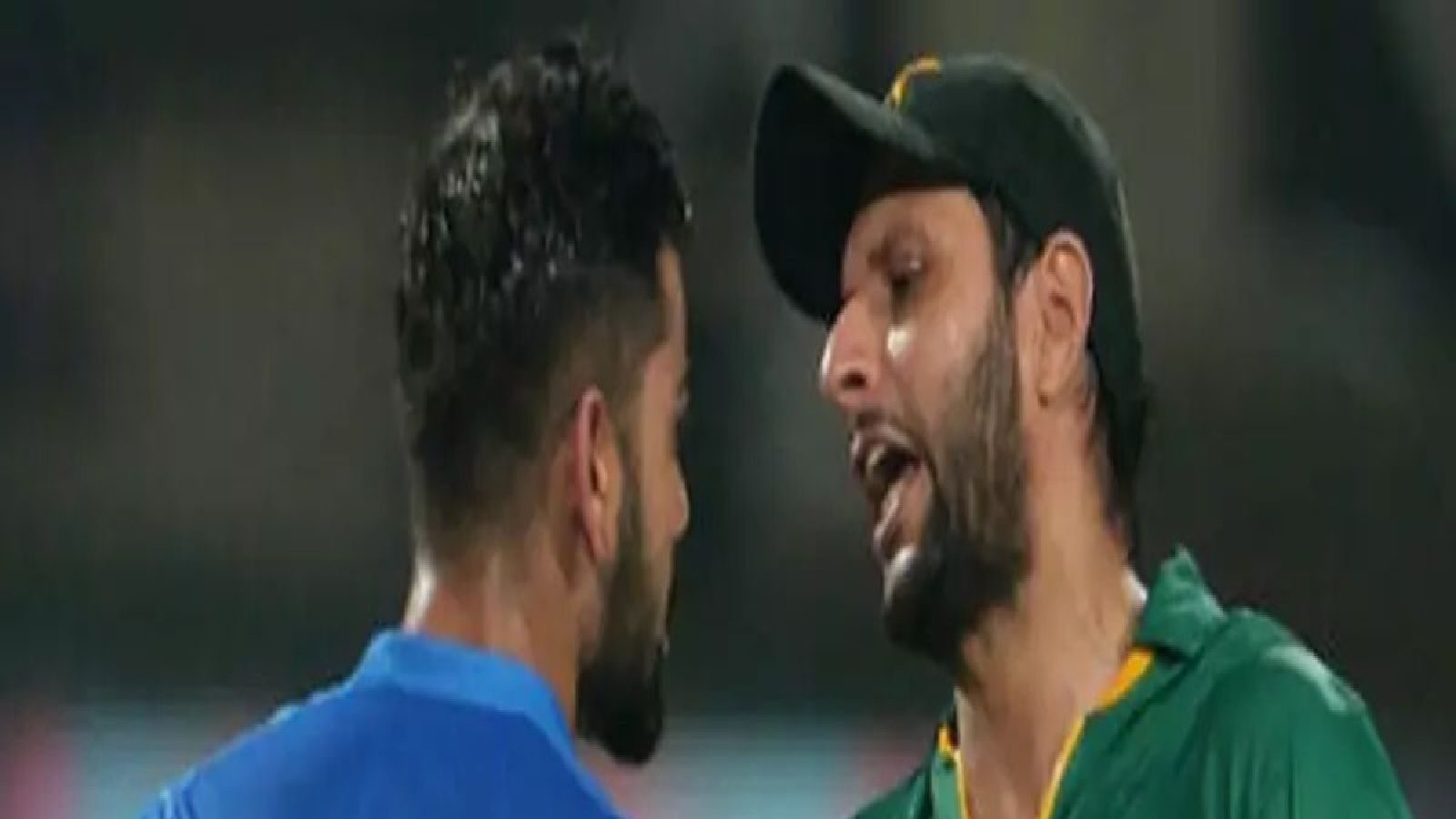 கோலியை ரிட்டையர் ஆகச்சொல்ல நீ யார்?- ஷாகித் அப்ரீடிக்கு வலுக்கும் எதிர்ப்பு