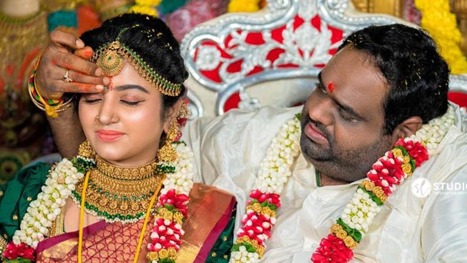 சிரித்தப்படியே தலைகுனிந்த மகாலட்சுமி.. ரவீந்தர் - மகா திருமண வீடியோ இதோ!