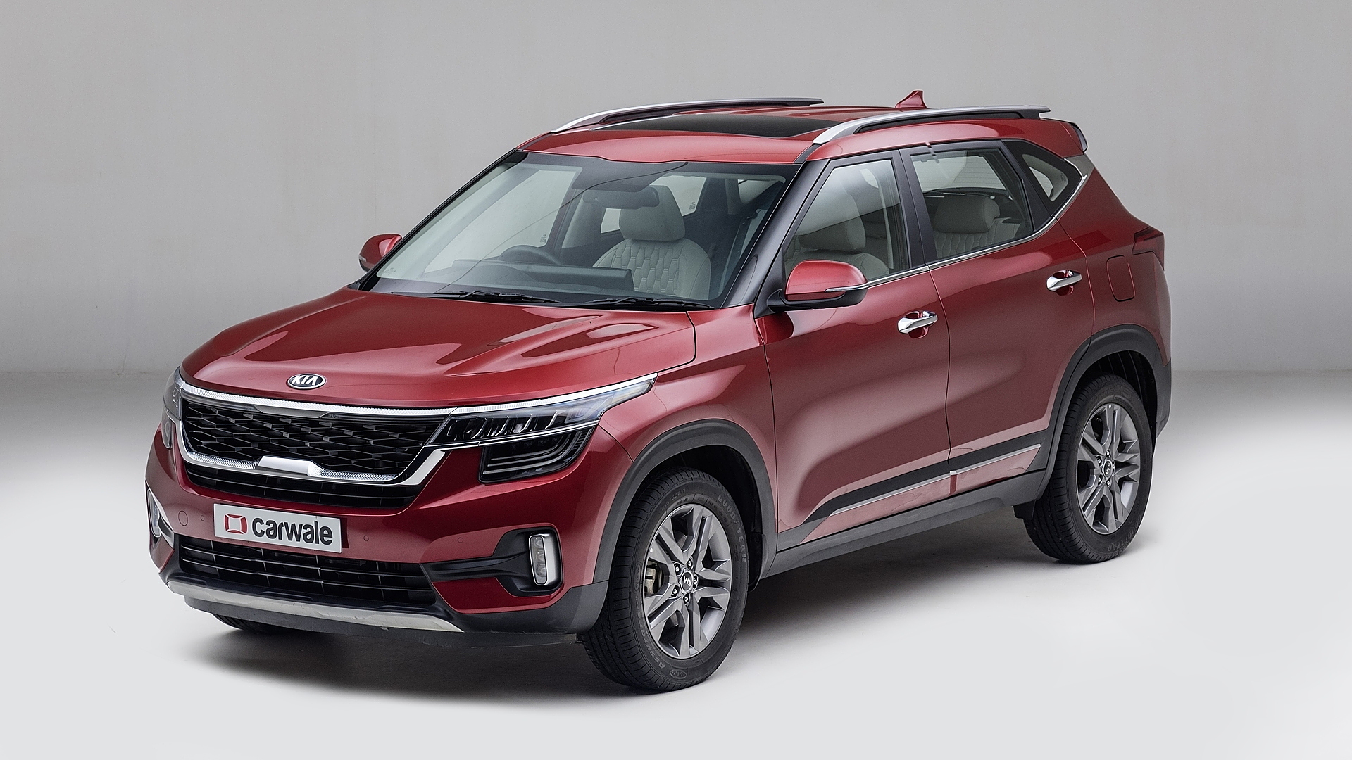  ,[object Object],[object Object],மிட்- சைஸ் SUV செக்மென்ட்டில் நடப்பாண்டு புதிதாக அறிமுகப்படுத்தப்பட்ட 2022 கியா செல்டோஸ், கியா கேரன்ஸ் காரை போலவே அனைத்து வேரியன்ட்களிலும் நிலையாக 6 ஏர்பேக்ஸ்களை கொண்டுள்ளது. இந்த காரின் பேஸ் வேரியன்ட்டின் எக்ஸ்-ஷோரூம் விலை ரூ. 10.49 லட்சம் ஆகும். இதன் டாப் ஸ்பெக் வேரியன்ட்டின் எக்ஸ்-ஷோரூம் விலை ரூ.18.65 லட்சம் ஆகும்.