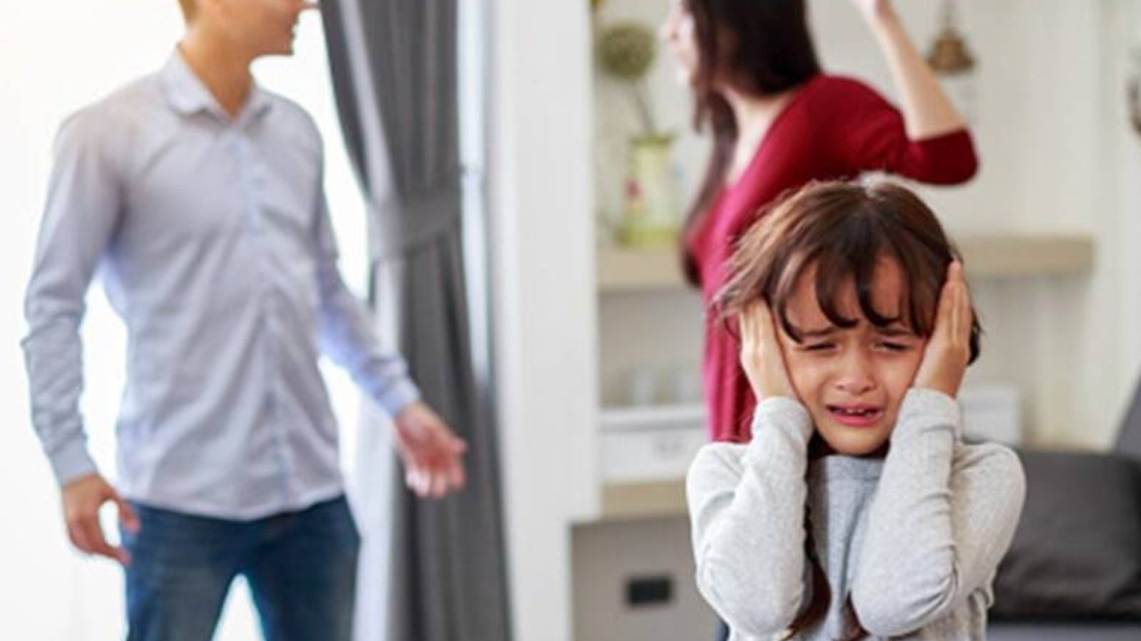 குழந்தைகள் முன்பு சண்டைப் போடும் பெற்றோர்களே இதையெல்லாம் கொஞ்சம் யோசிங்க..