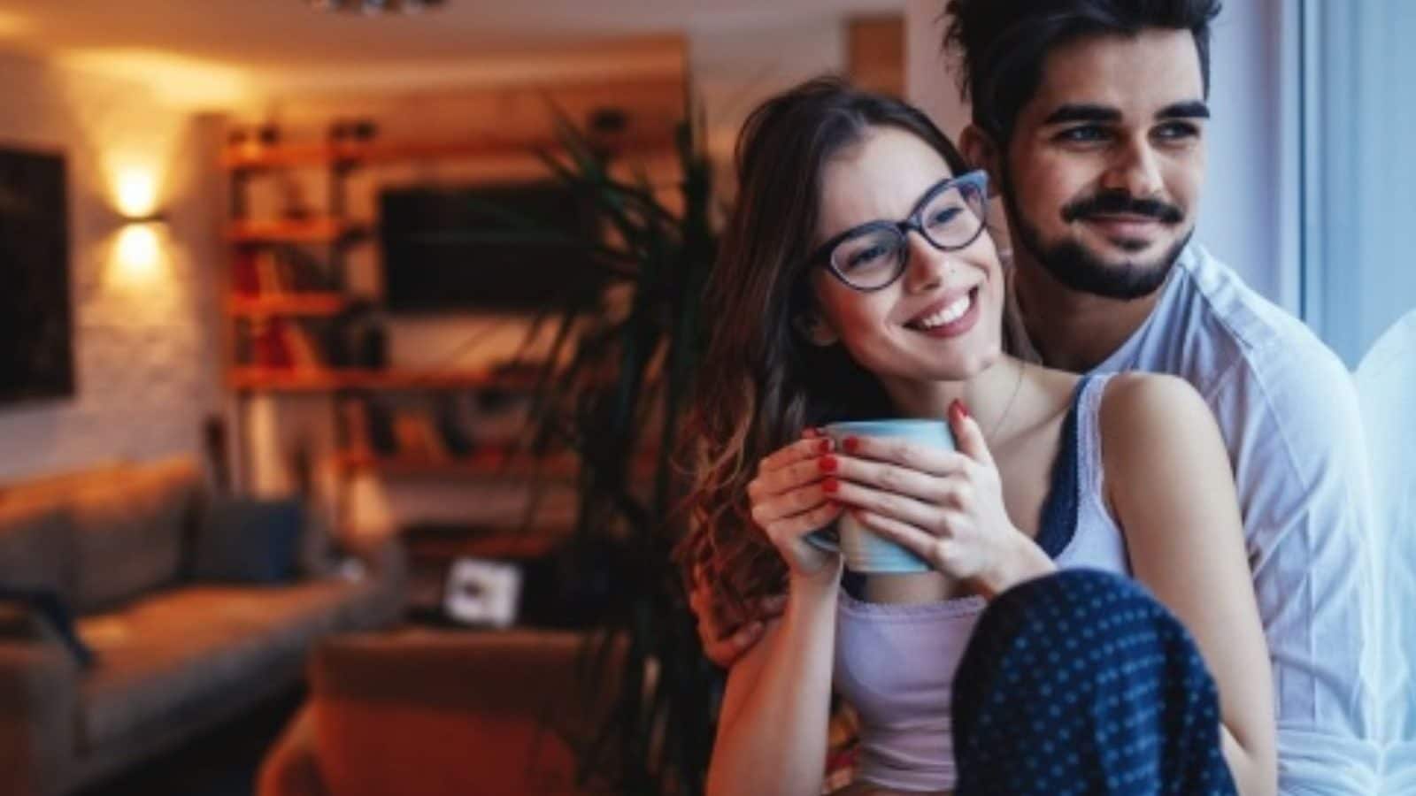 உங்கள் வாழ்க்கை துணையின் மனம் கவர்ந்தவபடி நடந்து கொள்வது எப்படி?