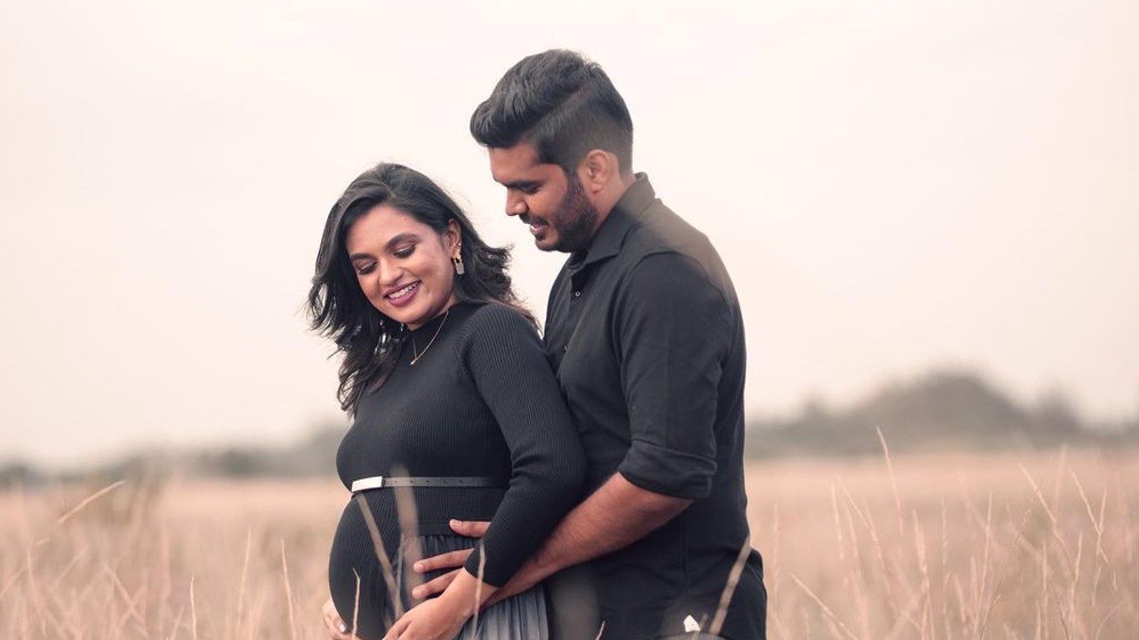 கர்ப்பமாக இருக்கும் ரோஜா சீரியல் நடிகை!