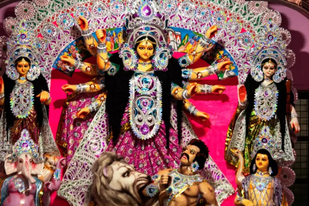 நவராத்திரி: இந்தியாவின் வெவ்வேறு பகுதிகளில் எவ்வாறு கொண்டாடப்படுகிறது? நவராத்திரி: இந்தியாவின் வெவ்வேறு பகுதிகளில் எவ்வாறு கொண்டாடப்படுகிறது?