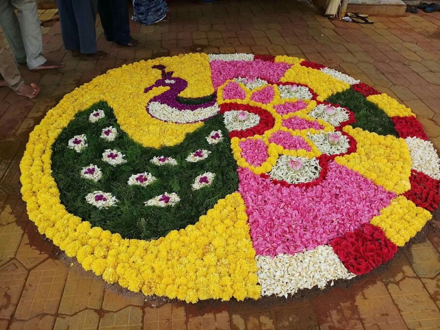  வாமனர் வழிபாடு,[object Object],மகாபலி என்னும் மகாவேலி அரசர் ஒவ்வொரு ஆண்டும் ஓணம் பண்டிகையின்போது , விஷ்ணுவின் 5ஆம் அவதாரமான வாமனரை வழிபடுவதை வழக்கமாகக் கொண்டிருந்தார்.