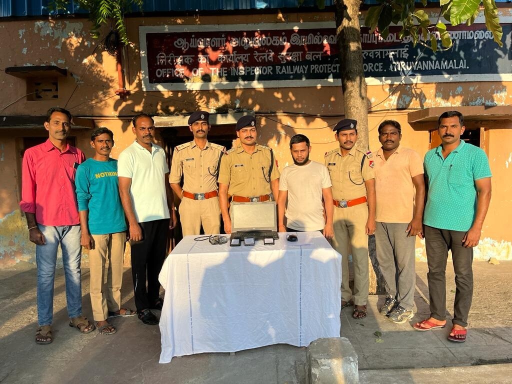 இந்தியன் ரயில்வே தக்கல் டிக்கெட்டுகளில் மாபெரும் மோசடி..டாப் செல்லர் சைபர் குற்றவாளி கைது.