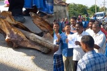 மாட்டிறைச்சி கடைகளை இறைச்சிக் கூடத்திற்கு மாற்றக்கோரி சாலைமறியல்