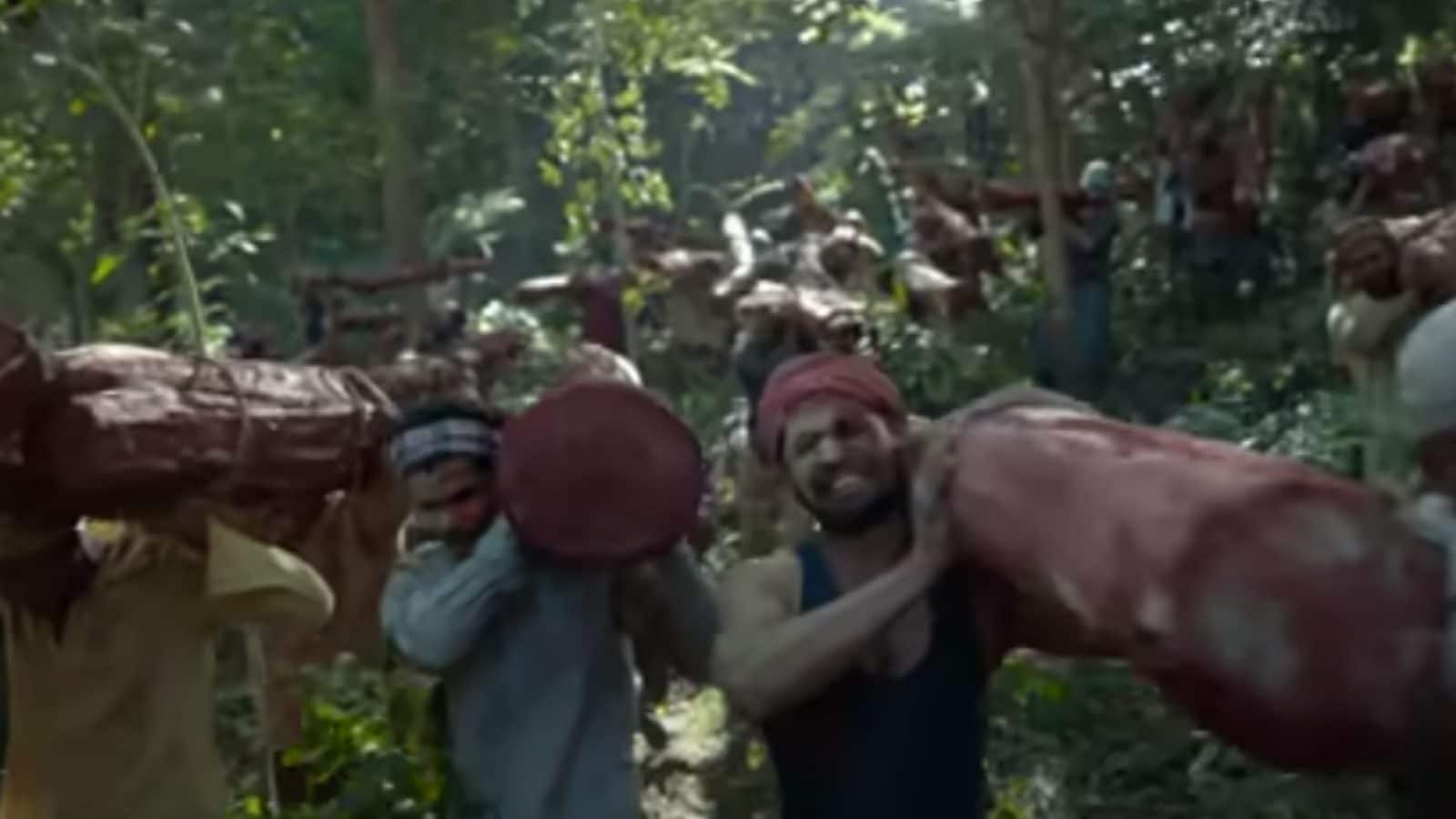 செம்மரம் வெட்டுகிறவர்களை தமிழ் கூலிகளாக காட்டும் தெலுங்கு சினிமா