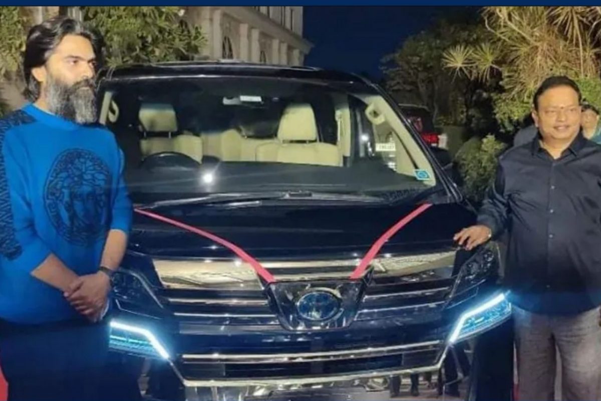சிம்புவுக்கு கார்.. கௌதம் மேனனுக்கு பைக் பரிசு! விலை எவ்வளவு தெரியுமா?