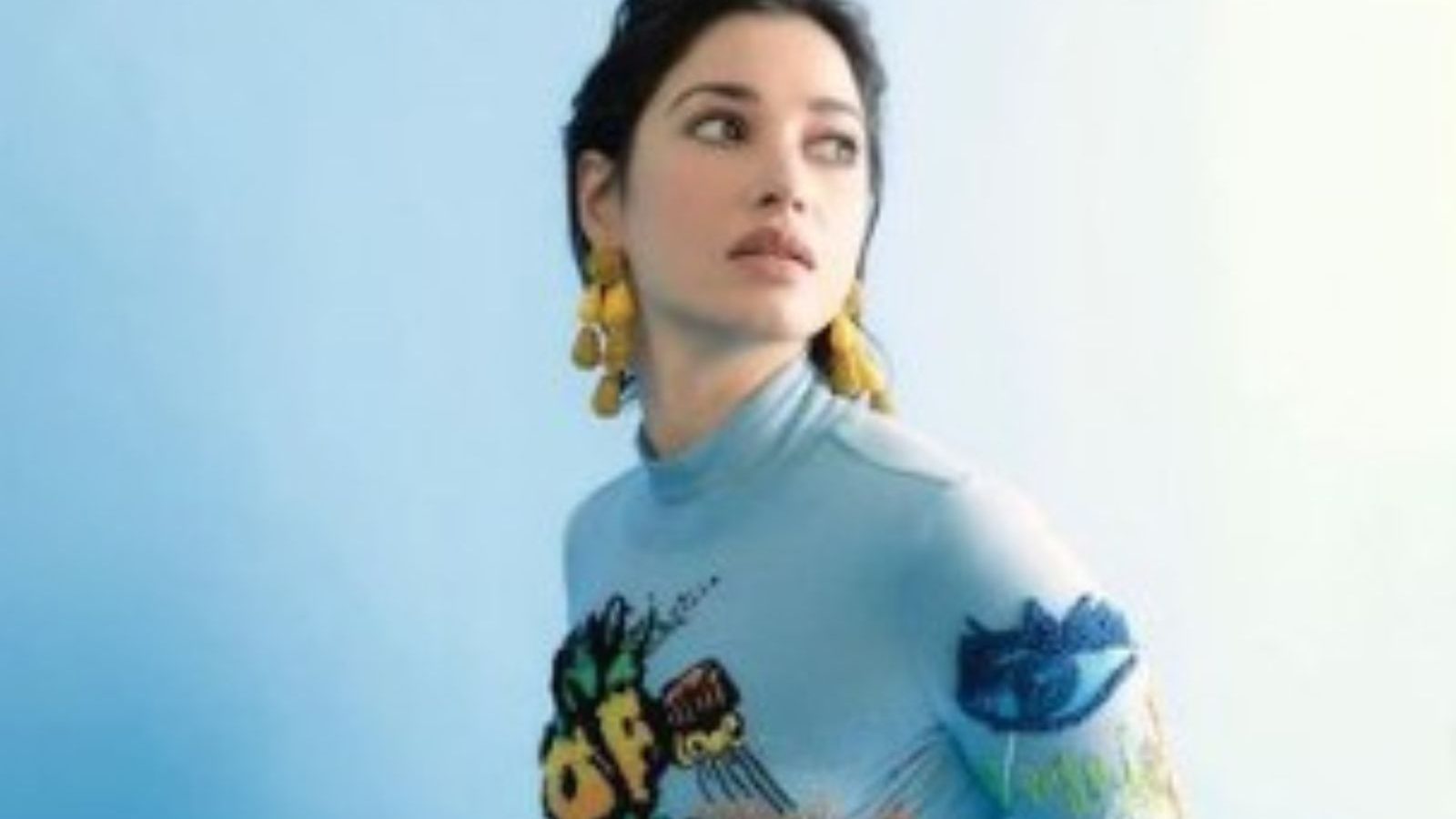 தமன்னா அணிந்திருக்கும் இந்த உடையின் விலை எவ்வளவு தெரியுமா..? வைரல் புகைபடங்கள்