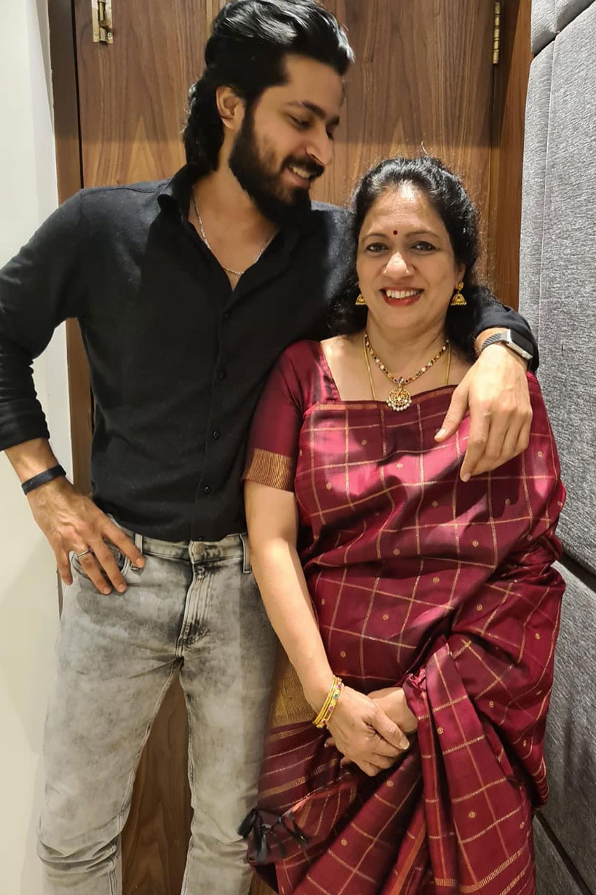  கூடிய விரைவில் தோனி என்டர்டெயின்மெண்ட்’ சார்பில் இதுக் குறித்த அதிகாரப்பூர்வ அறிவிப்பு வெளியாகும் என தெரிகிறது.