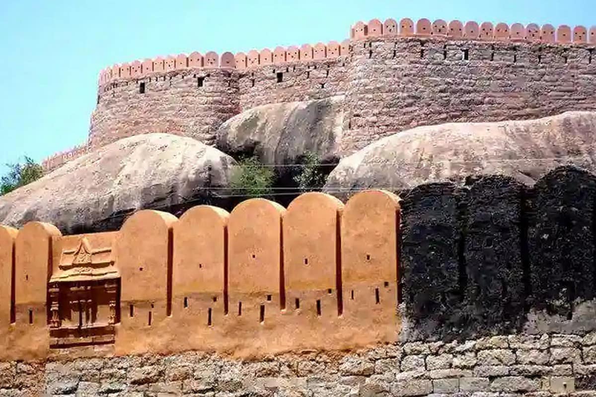 வியக்க வைக்கும் திருமயம் கோட்டை - தேடிச் செல்லும் வெளிநாட்டவர்கள்..