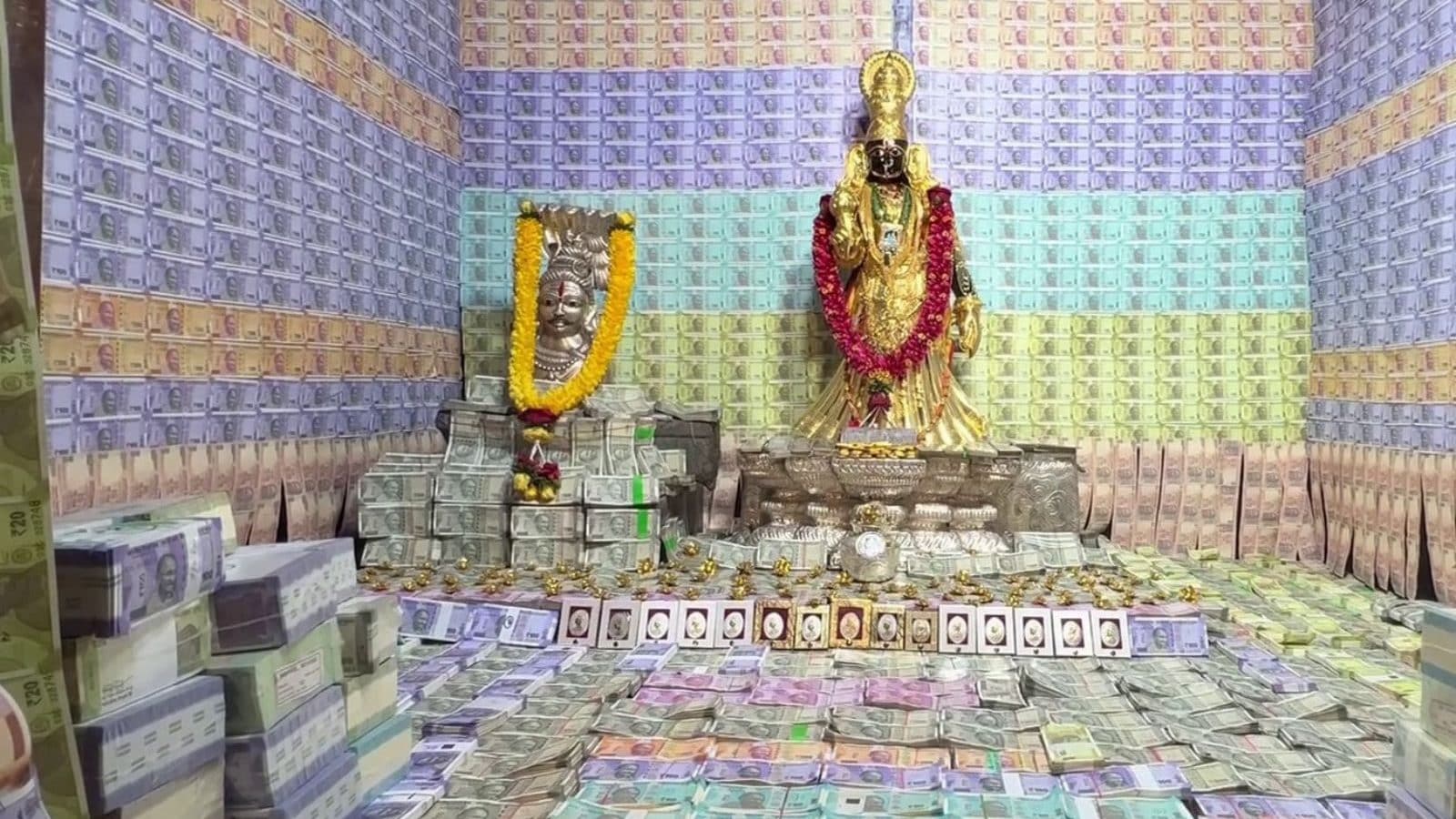 8 கோடி ரூபாய் நோட்டு கட்டுகளால் அம்மனுக்கு சுவர் அமைத்து அலங்காரம்.. ஆந்திராவில் புதுமையான நவராத்தி கொண்டாட்டம்!