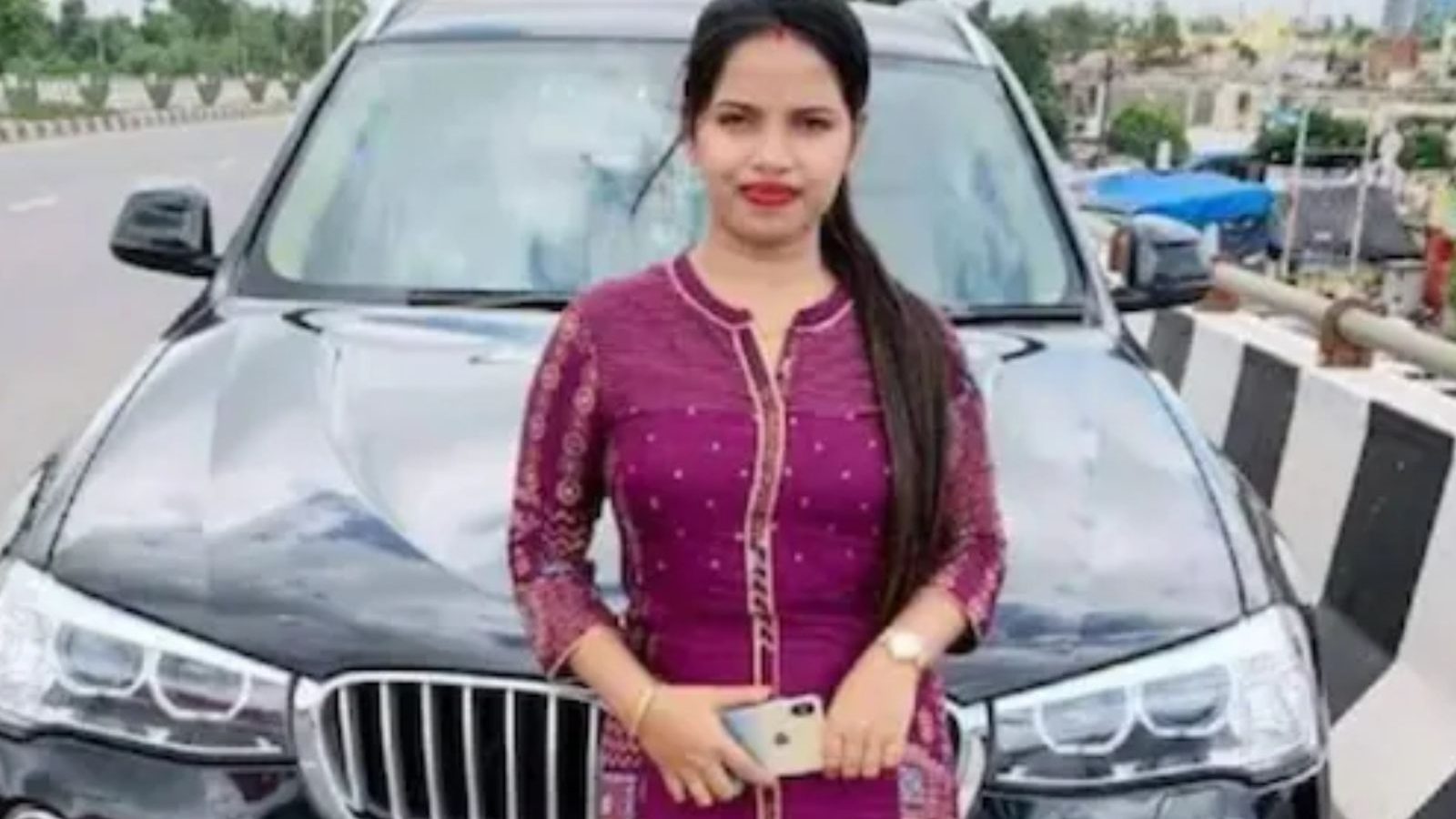 ஆபாச படம் எடுத்து 18 எம்.எல்.ஏ-க்களுக்கு மிரட்டல் : ரூ.30 கோடிவரை மோசடி செய்த ஒடிசா அழகி கைது!