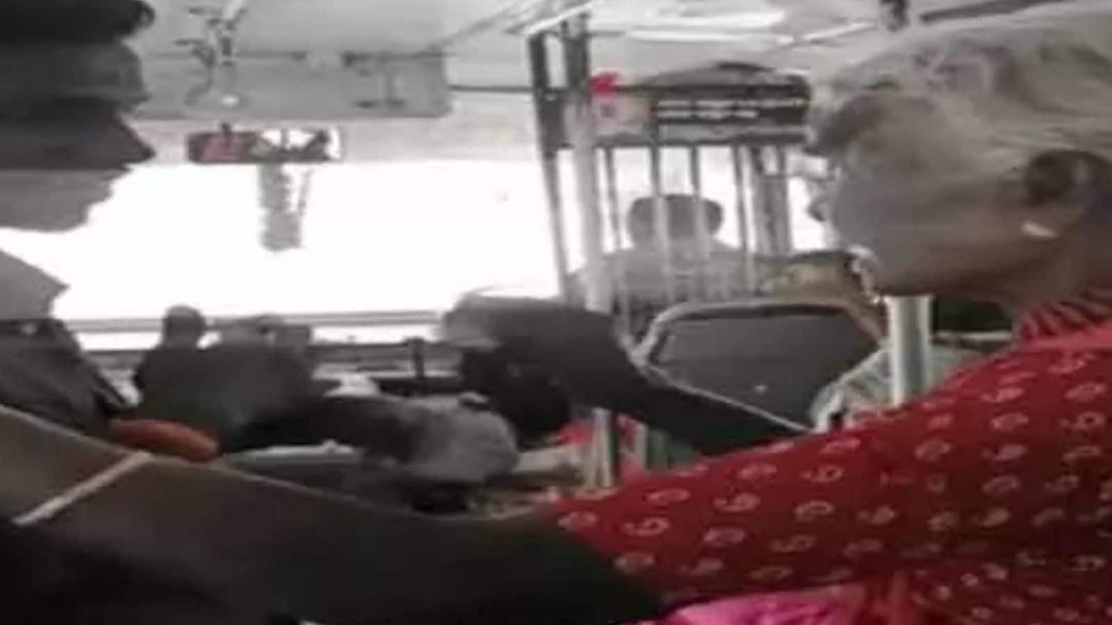 ஓசில போகமாட்டேன் என பேருந்தில் டிக்கெட் கேட்ட பாட்டி மீது 4 பிரிவுகளின் கீழ் வழக்குப்பதிவு செய்த போலீசார்!!.