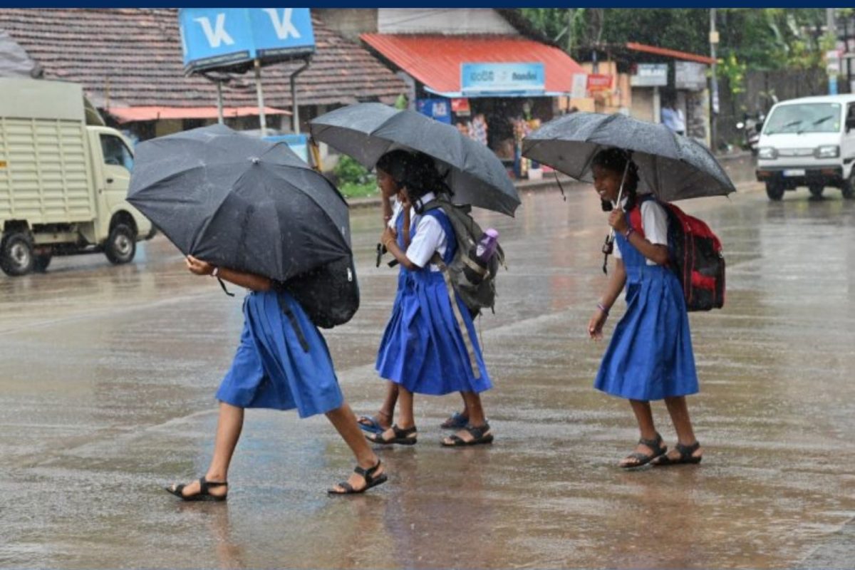 ரெட் அலெர்ட் எச்சரிக்கை... பள்ளி, கல்லூரிகளுக்கு நாளை விடுமுறை ரெட் அலெர்ட் எச்சரிக்கை... பள்ளி, கல்லூரிகளுக்கு நாளை விடுமுறை