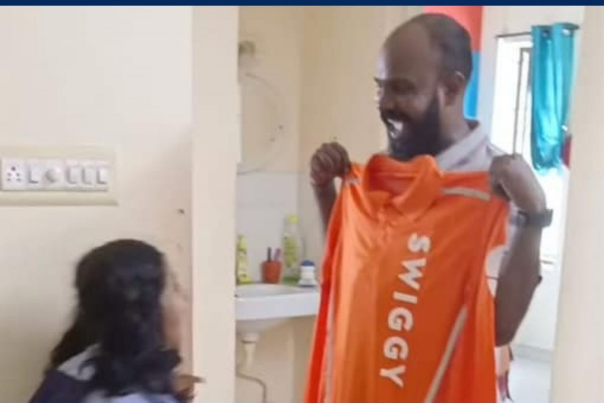 தந்தைக்கு கிடைத்த புதிய வேலை துள்ளி குதித்த சிறுமி.!