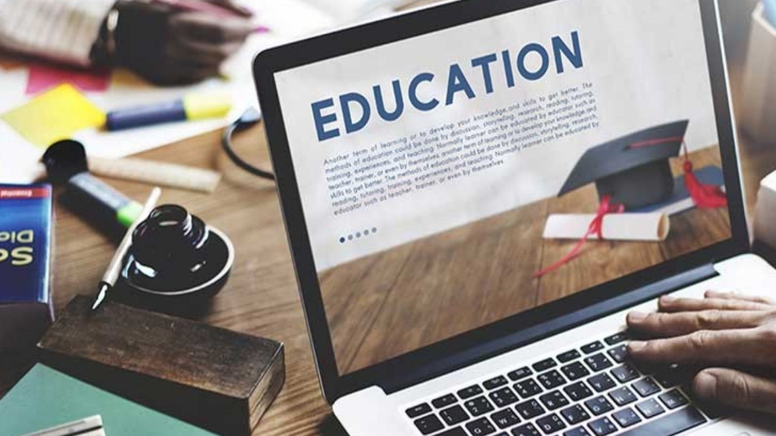 இந்தியாவில் கணிசமாக அதிகரித்த ஆன்லைன், தொலைதூர கல்விமுறையில் பயில்வோர்களின் எண்ணிக்கை - காரணம் என்ன?