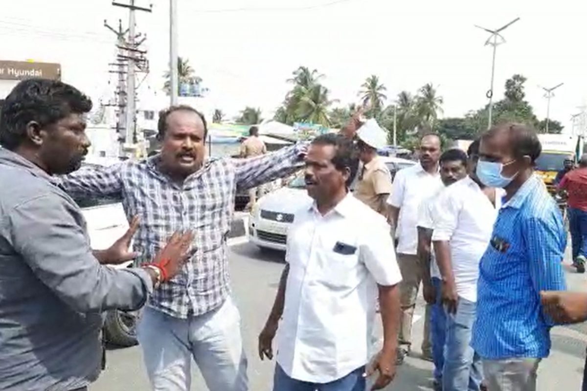 வாக்குவாதத்தில் ஈடுபடும் பாஜகவினர்