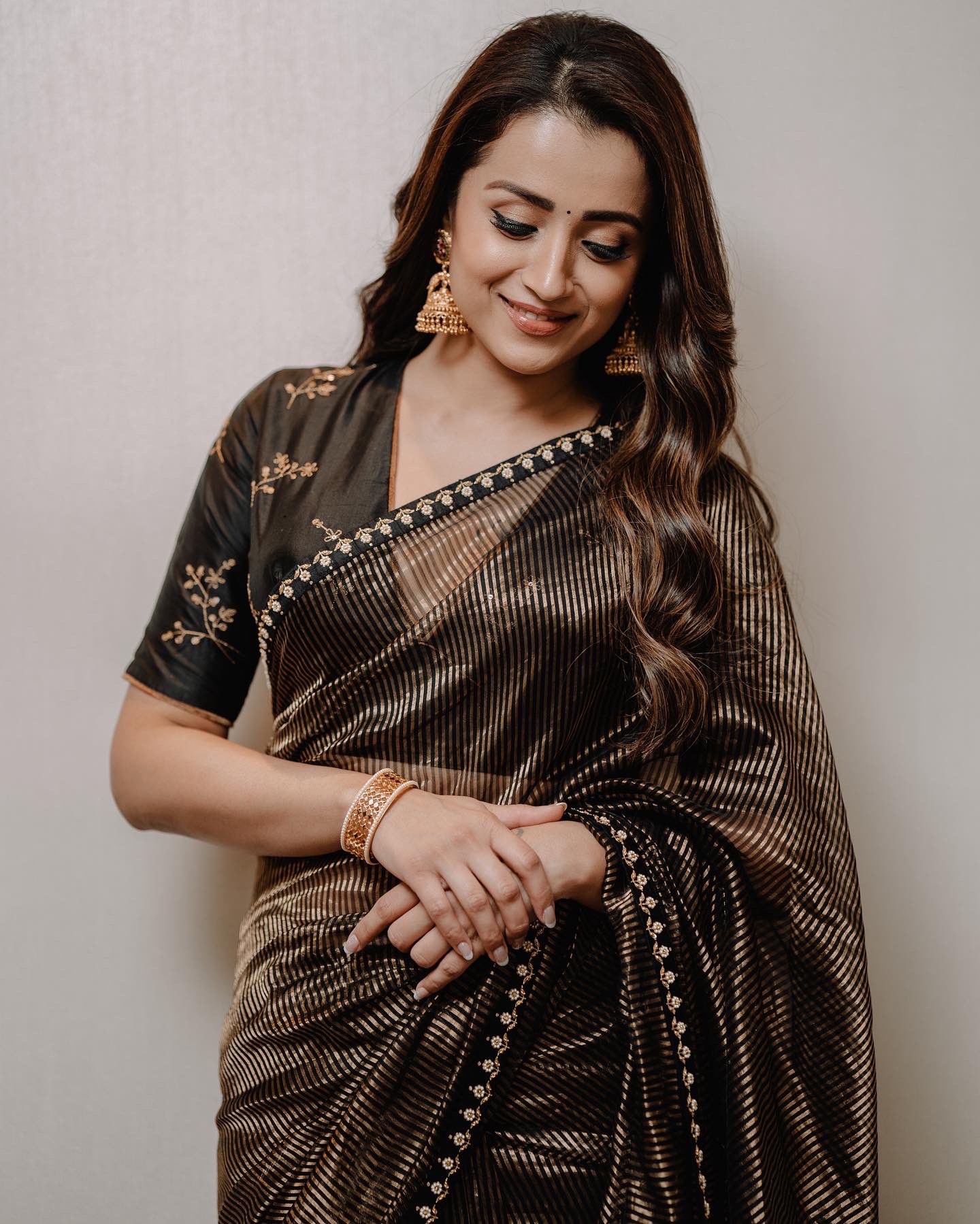  இந்த நிலையில் தற்போது நடிகை த்ரிஷா, தளபதி 67 படத்தில் நடிக்கிறார் என்பதை அதிகாரப்பூர்வமாக அறிவித்திருக்கிறது.