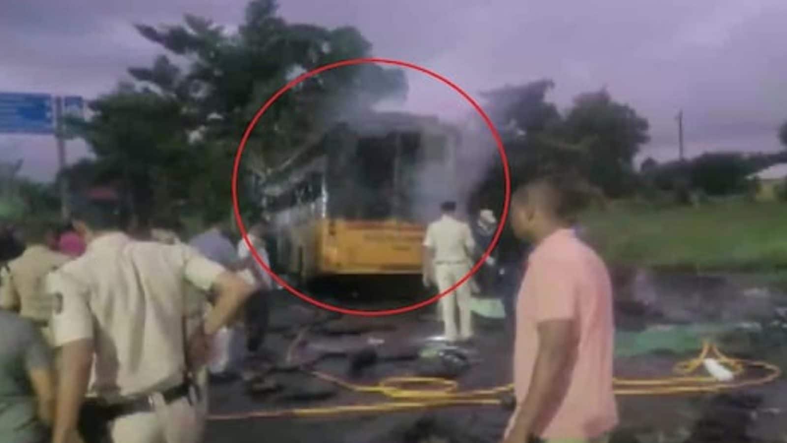 சாலையில் சென்றுகொண்டிருந்த பேருந்தில் தீப்பிடித்தது... 11 பேர் பலி- அதிகாலையில் நடந்த சோகம்