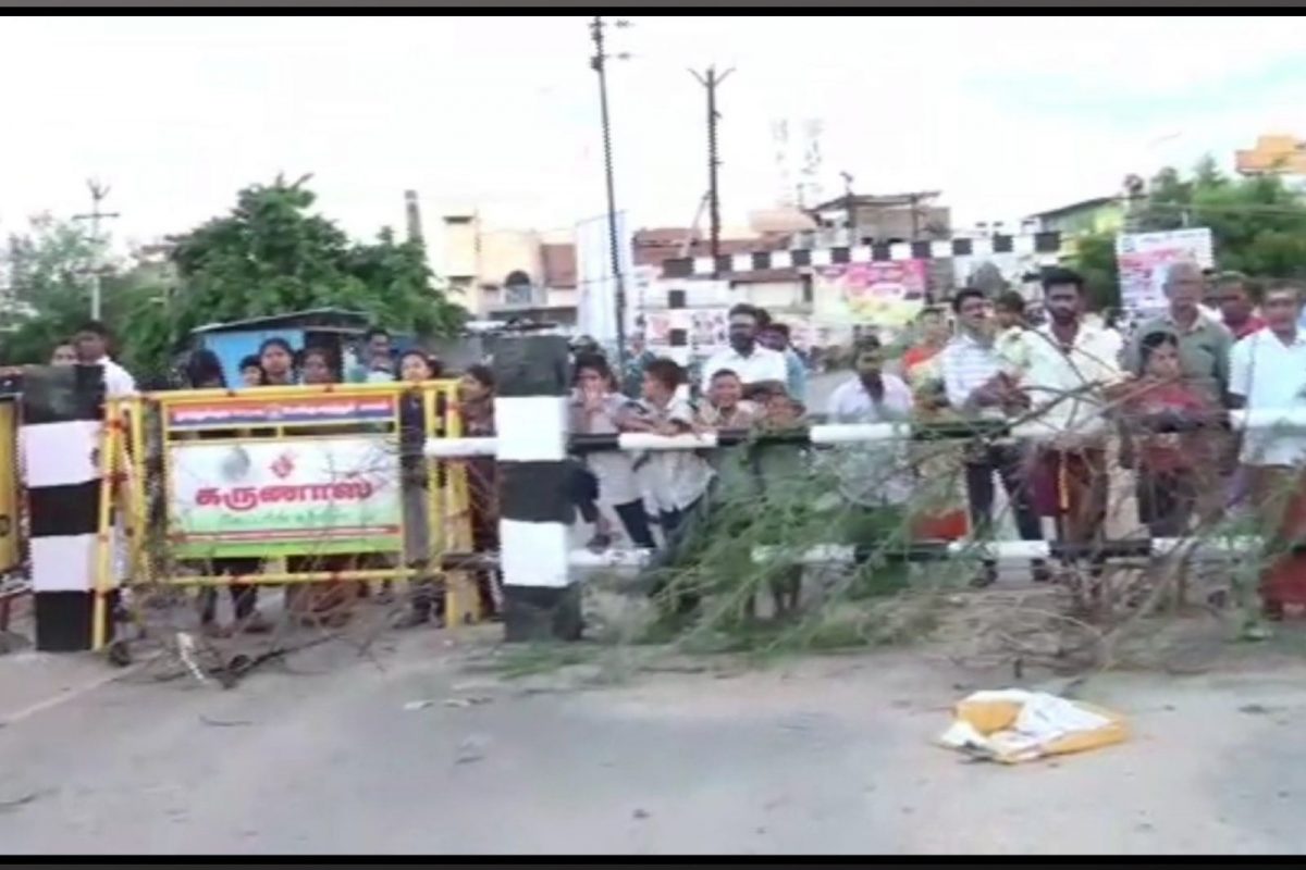 பரமக்குடி தரைப்பாலத்தை 3வது முறையாக தொட்டு செல்லும் தண்ணீர்.. 