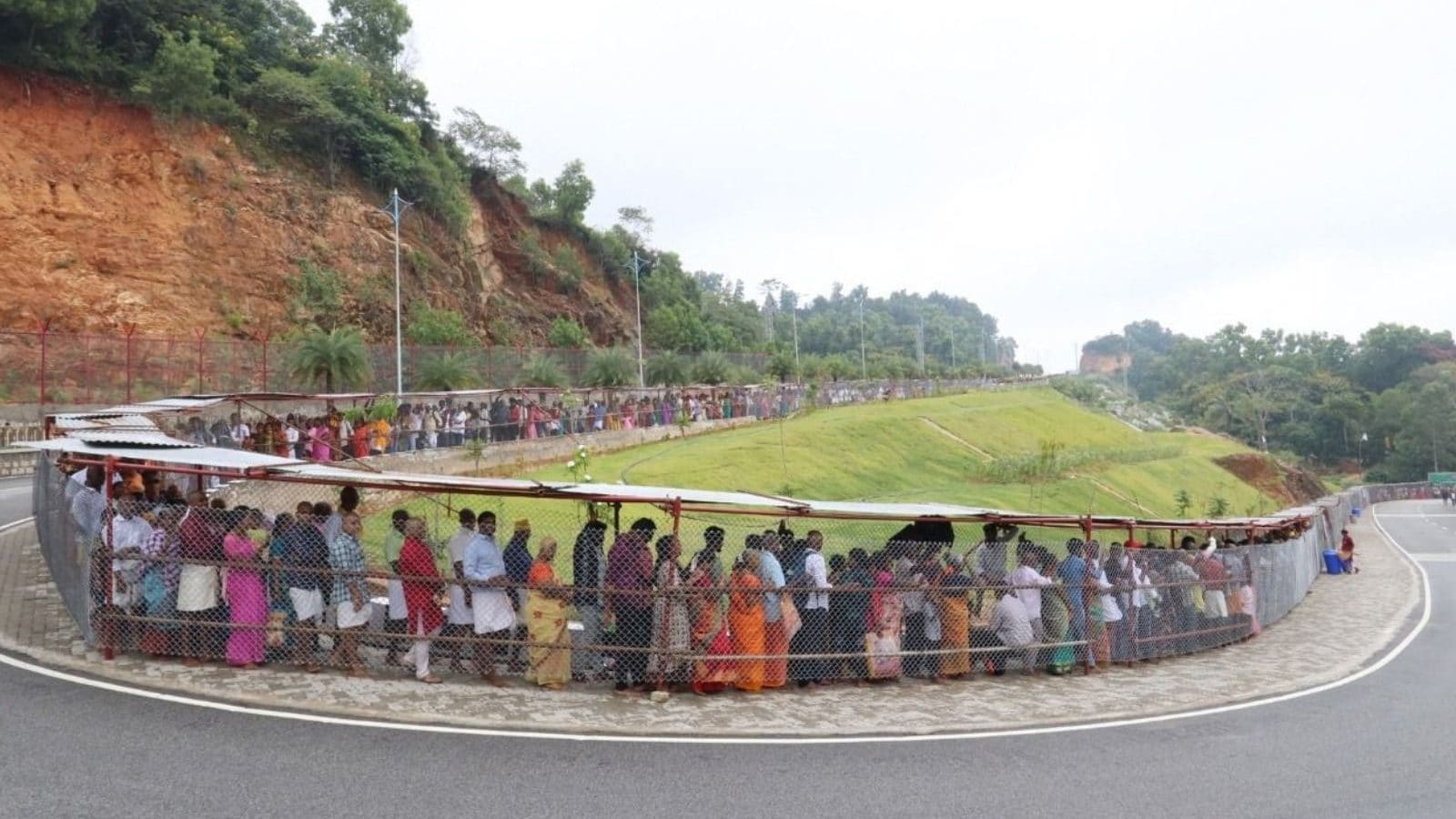 திருப்பதியில் அலைமோதும் பக்தர்கள் கூட்டம்.. தரிசனத்துக்காக 35 மணி பக்தர்கள் காத்திருப்பு