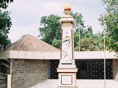 நெஞ்சை நிமிர்த்தி வீறுநடை போட்ட வரலாற்று நாயகன் திருப்பூர் குமரன்