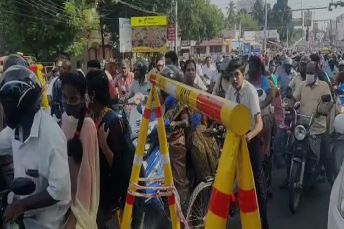 தேவையில்லாமல் ஹார்ன் அடித்தால் ரூ.2,000.. புதிய போக்குவரத்து விதிகள்