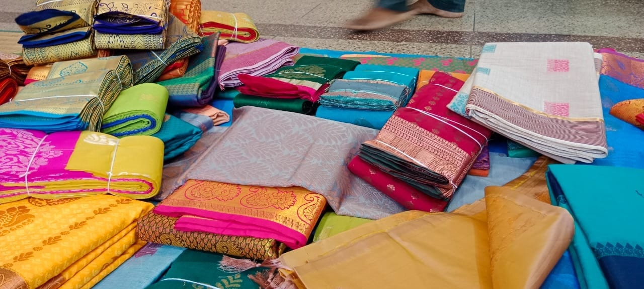 Silk sarees Manufacturers Suppliers  Traders in Kancheepuram Tamil Nadu  India  silk saree manufacturers